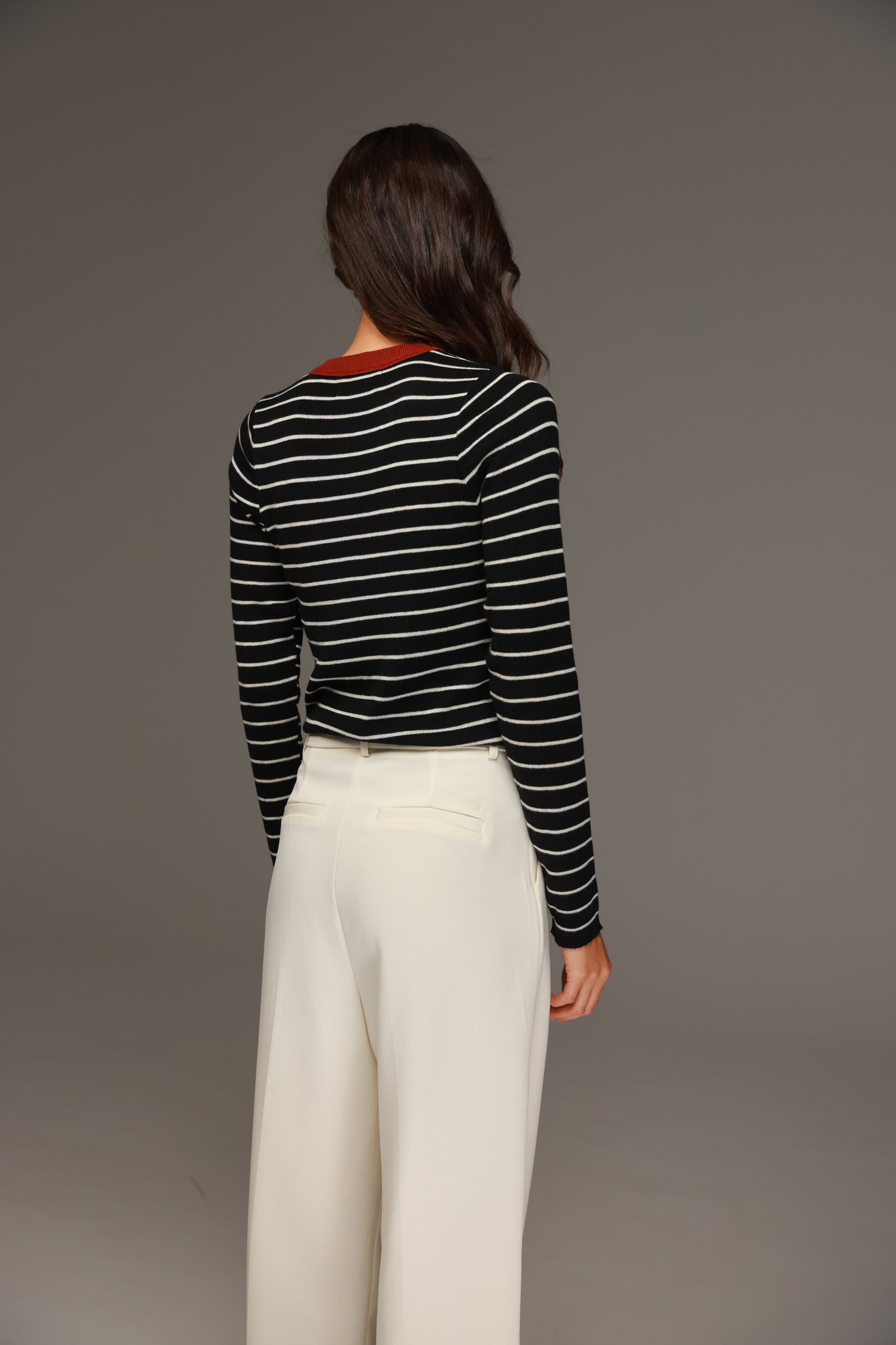 חולצת ויקה פסים שחור/שמנת צווארון בורדו