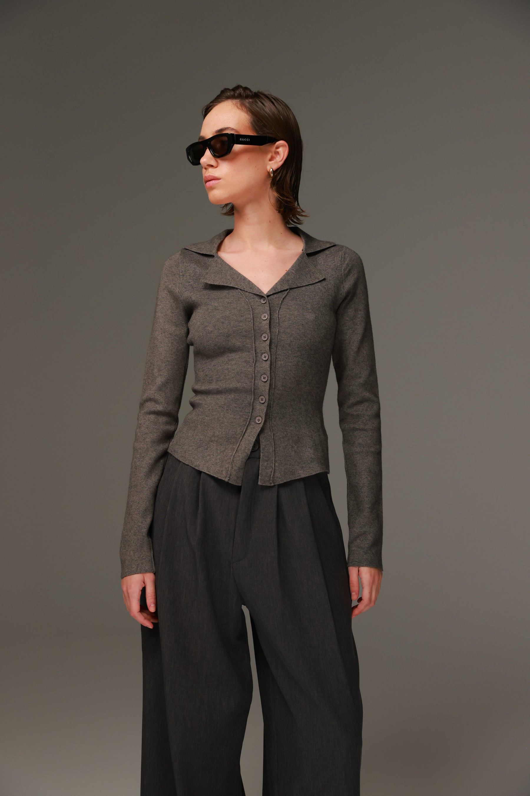 חולצת גבי אפור כהה