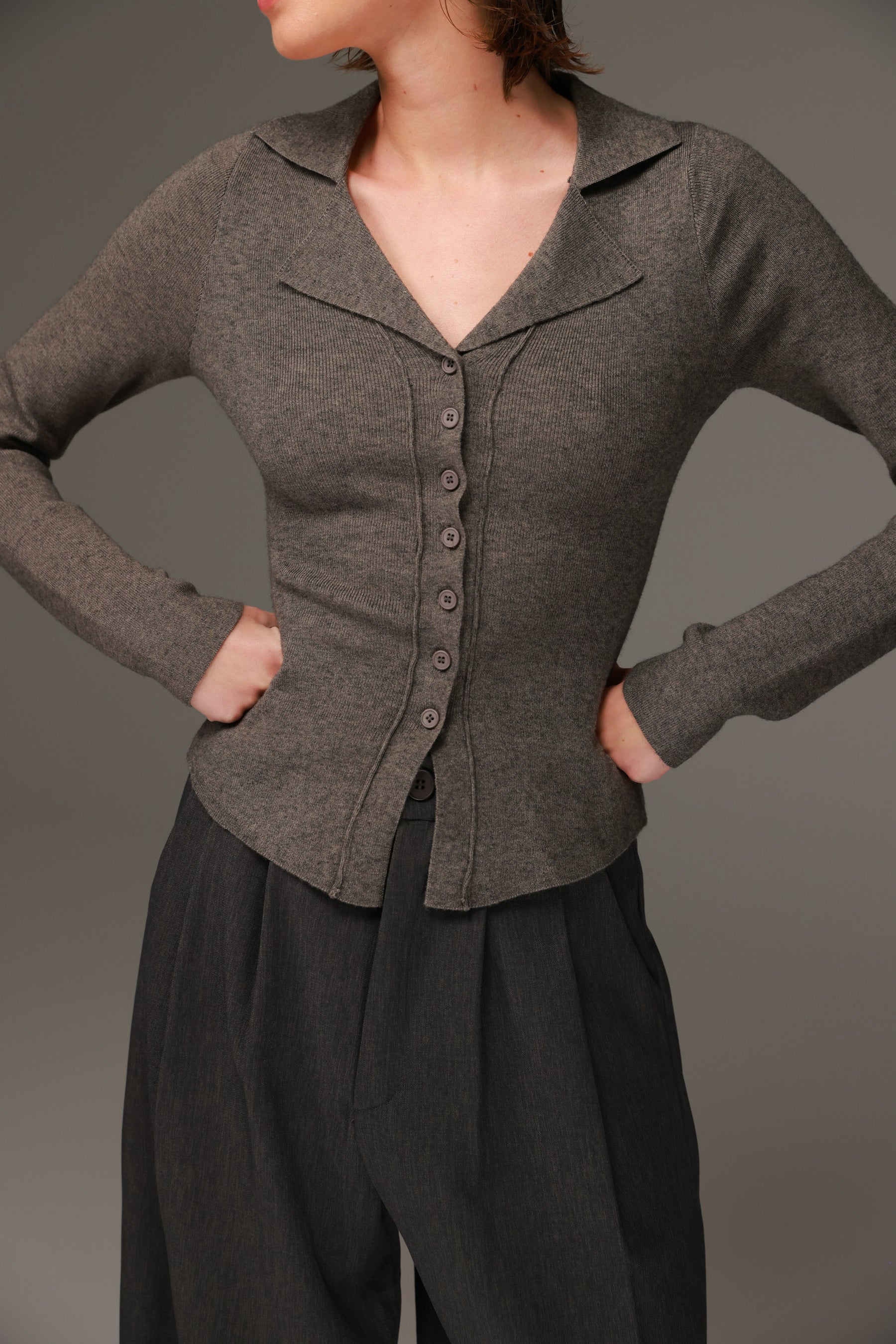 חולצת גבי אפור כהה