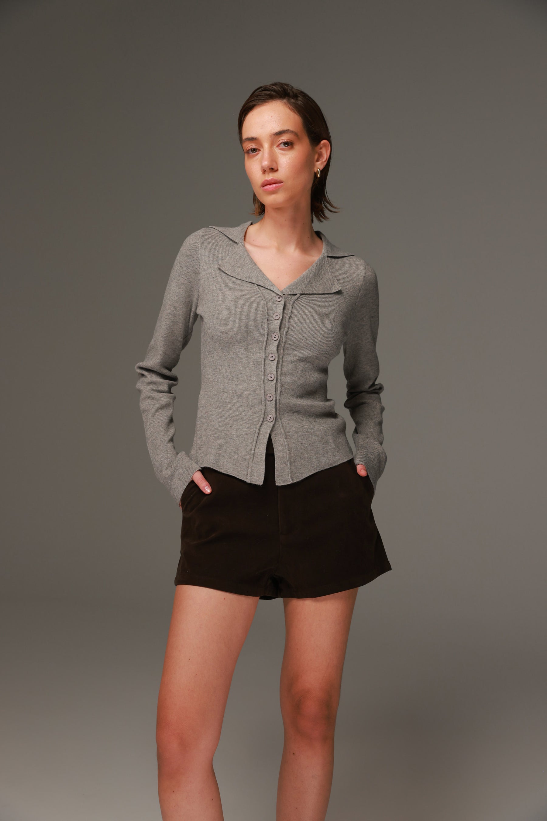 חולצת גבי אפור בהיר