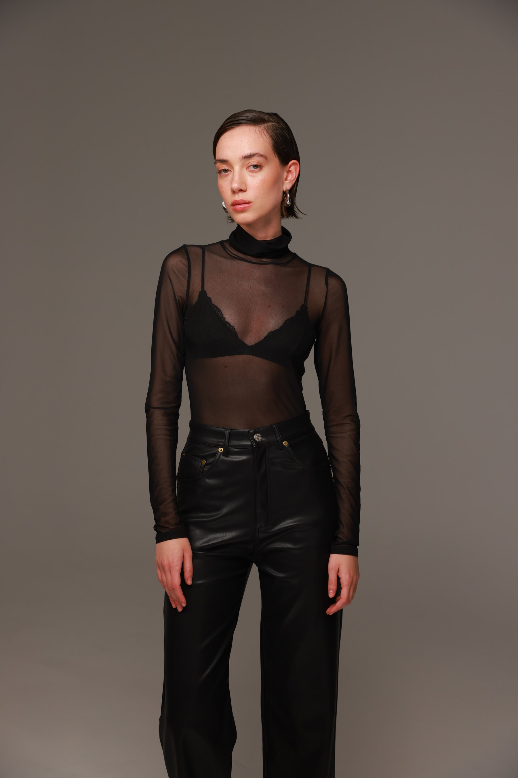 חולצת טיילור שחורה