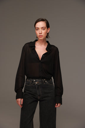 חולצת לוסי מכופתרת שחורה