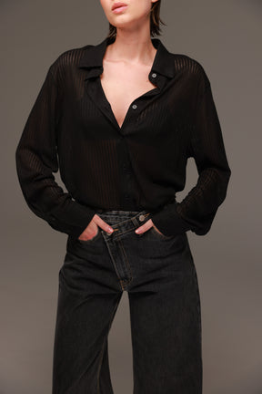 חולצת לוסי מכופתרת שחורה