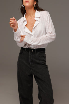 חולצת לוסי מכופתרת לבנה