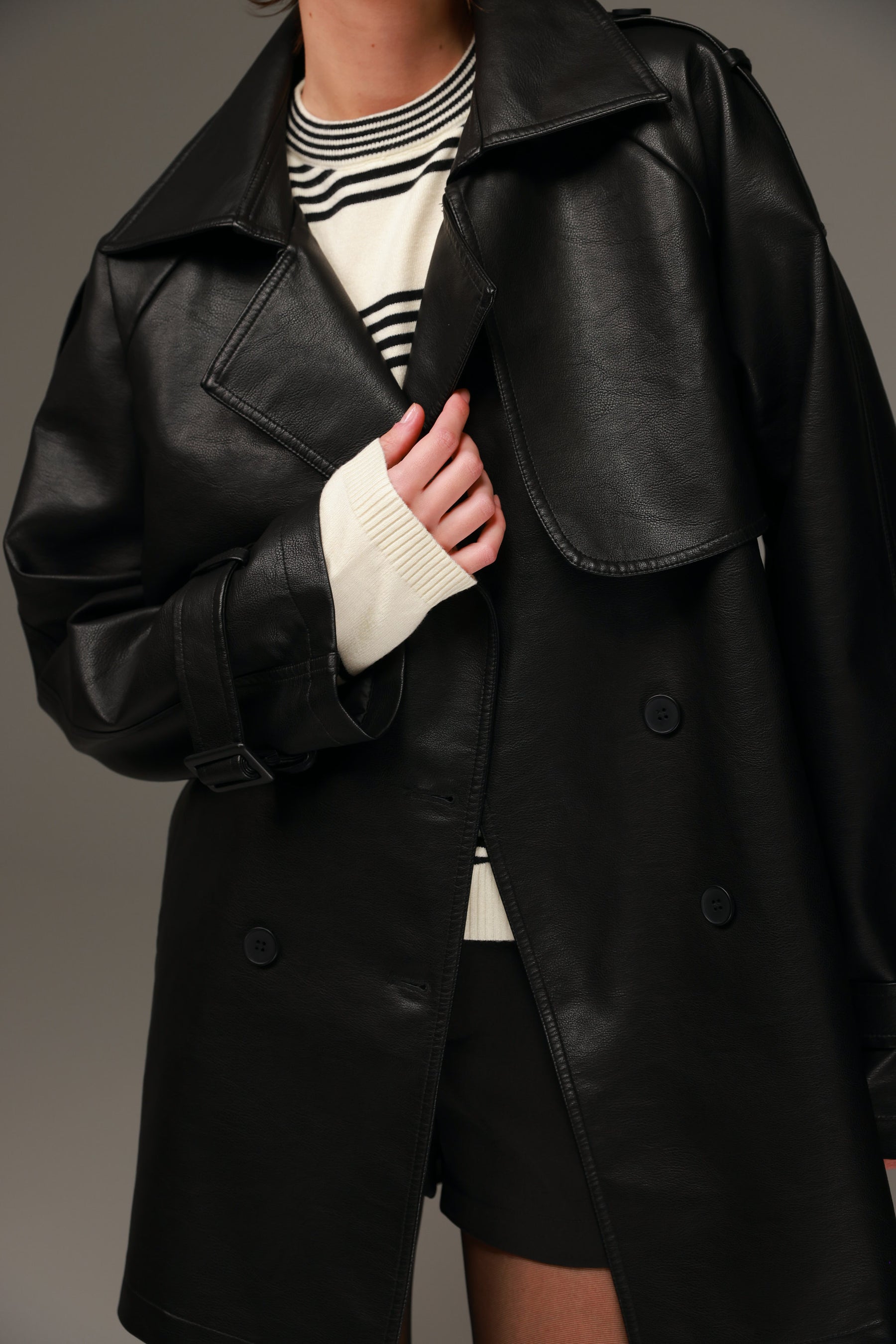 טרנץ' דמוי עור ניקולאס שחור