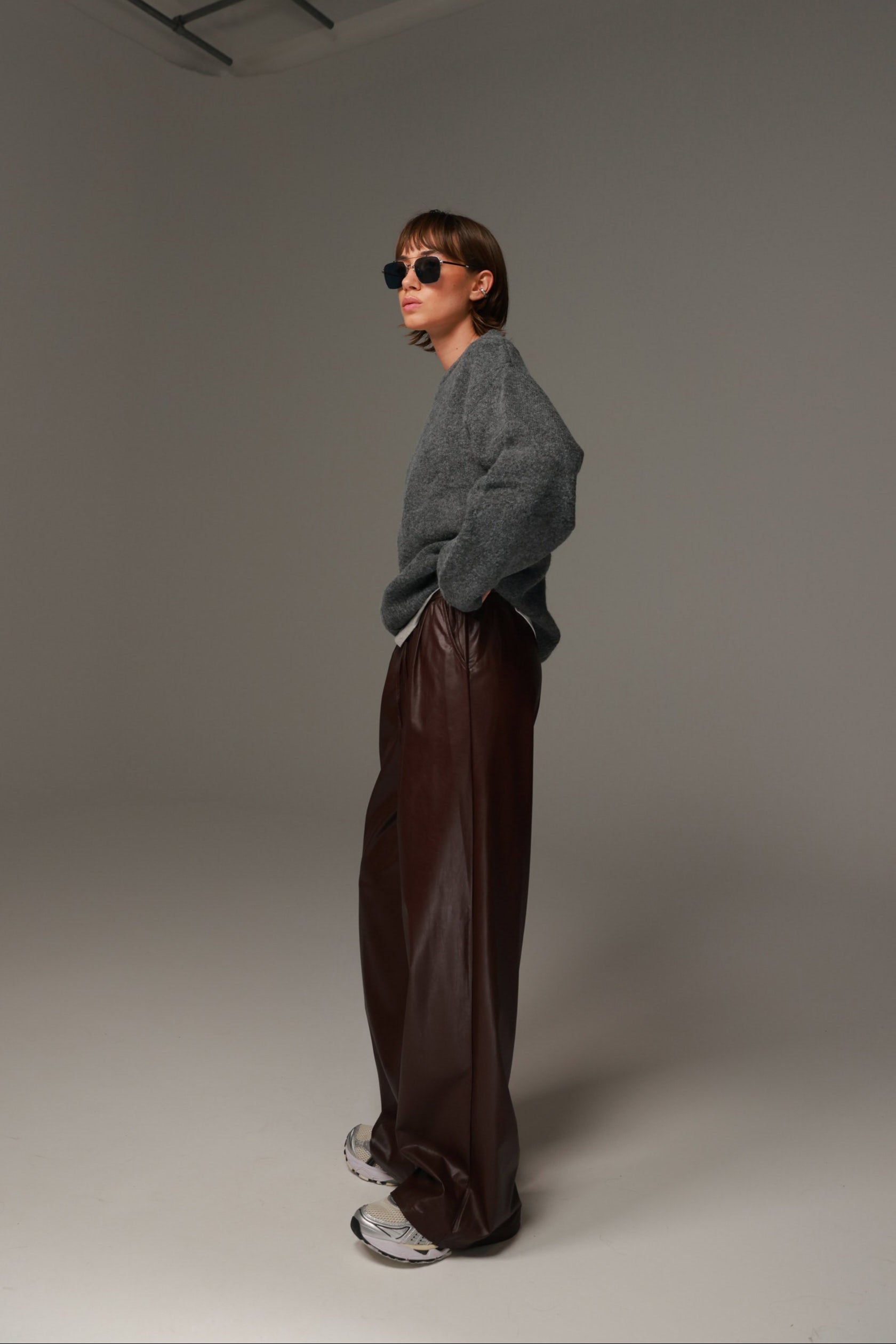 מכנסי טרוור דמוי עור בורדו