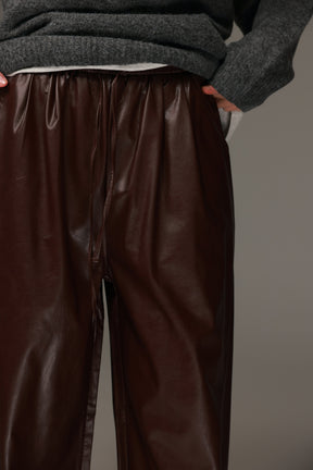 מכנסי טרוור דמוי עור בורדו