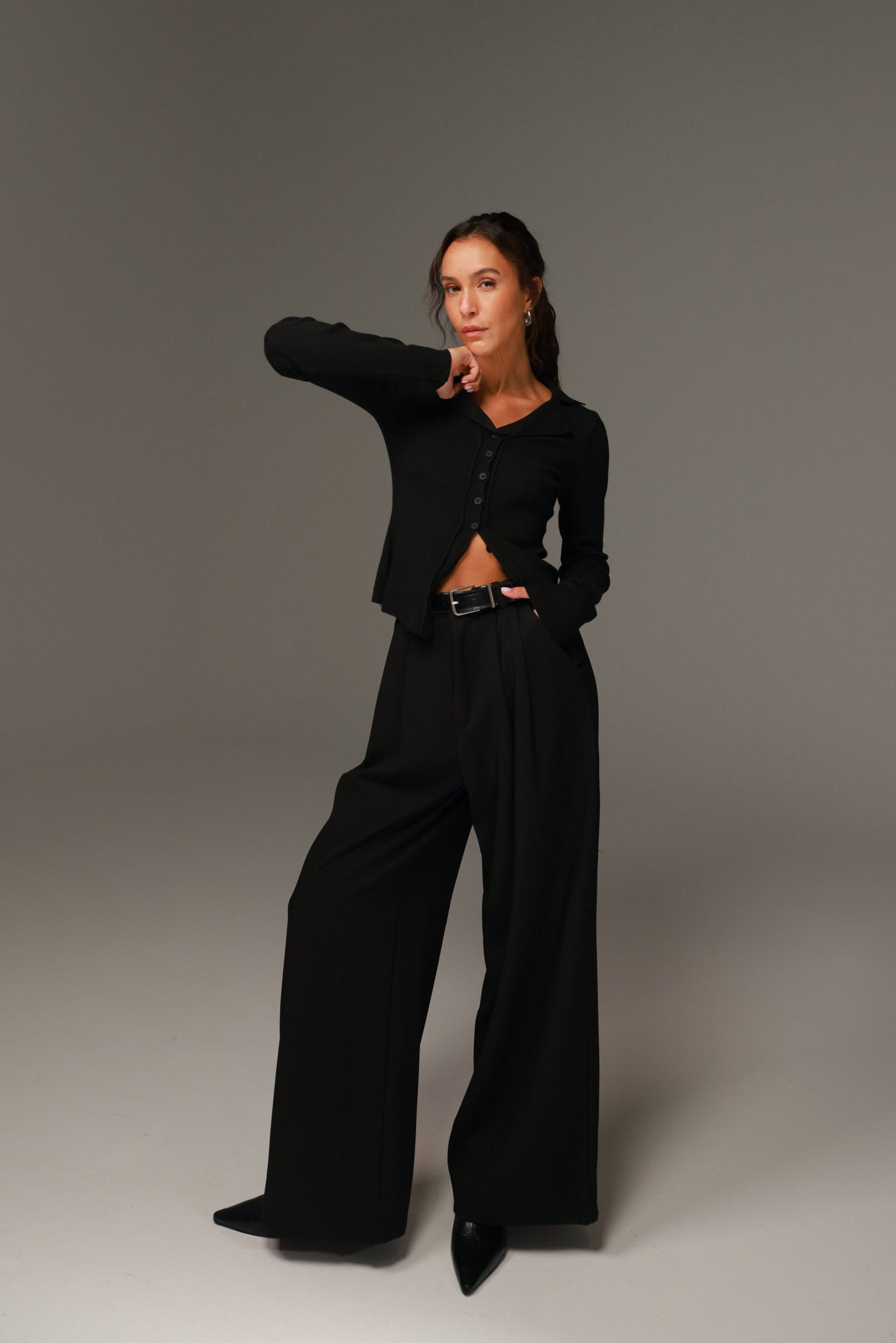 חולצת גבי שחורה