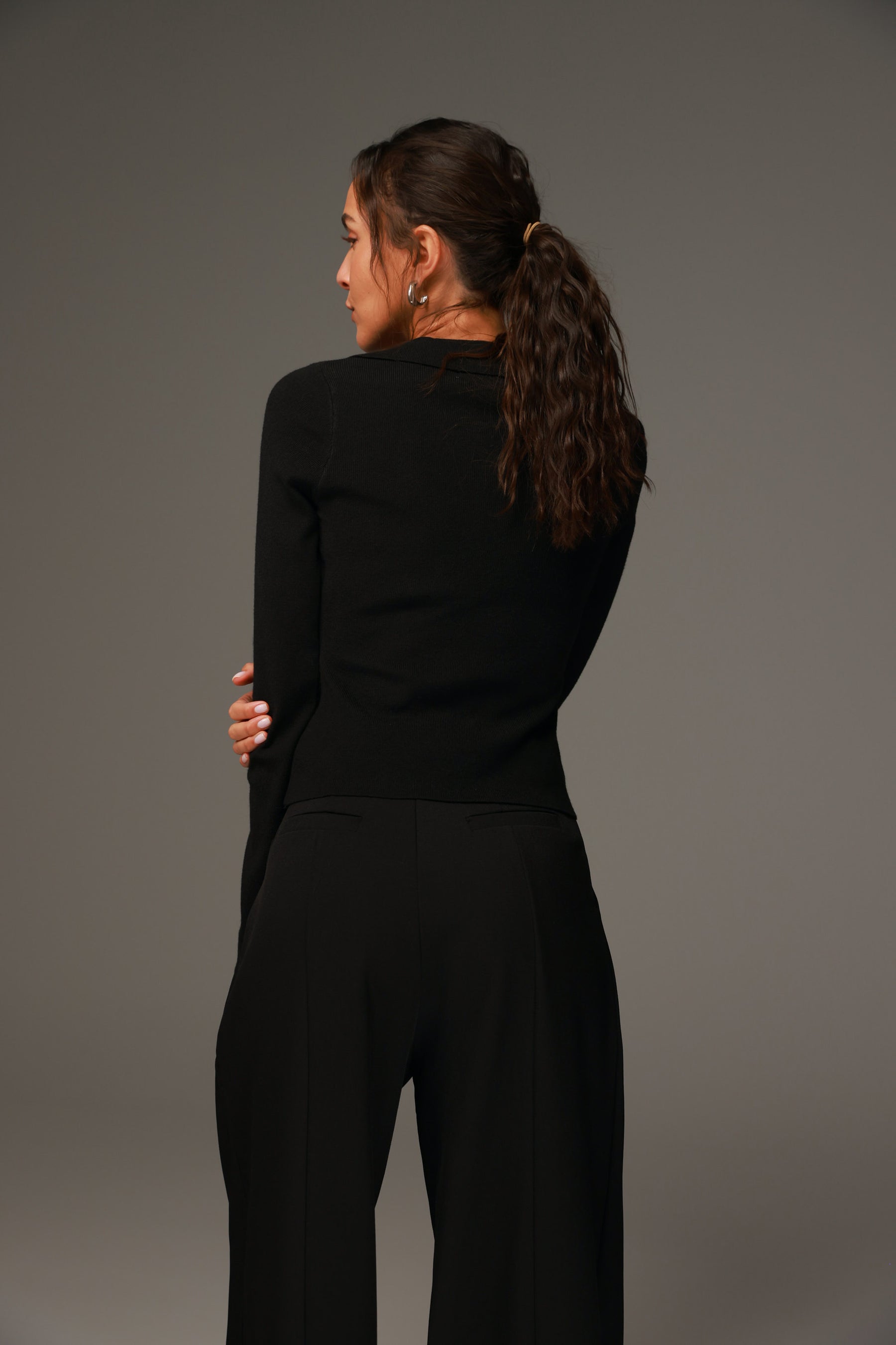 חולצת גבי שחורה