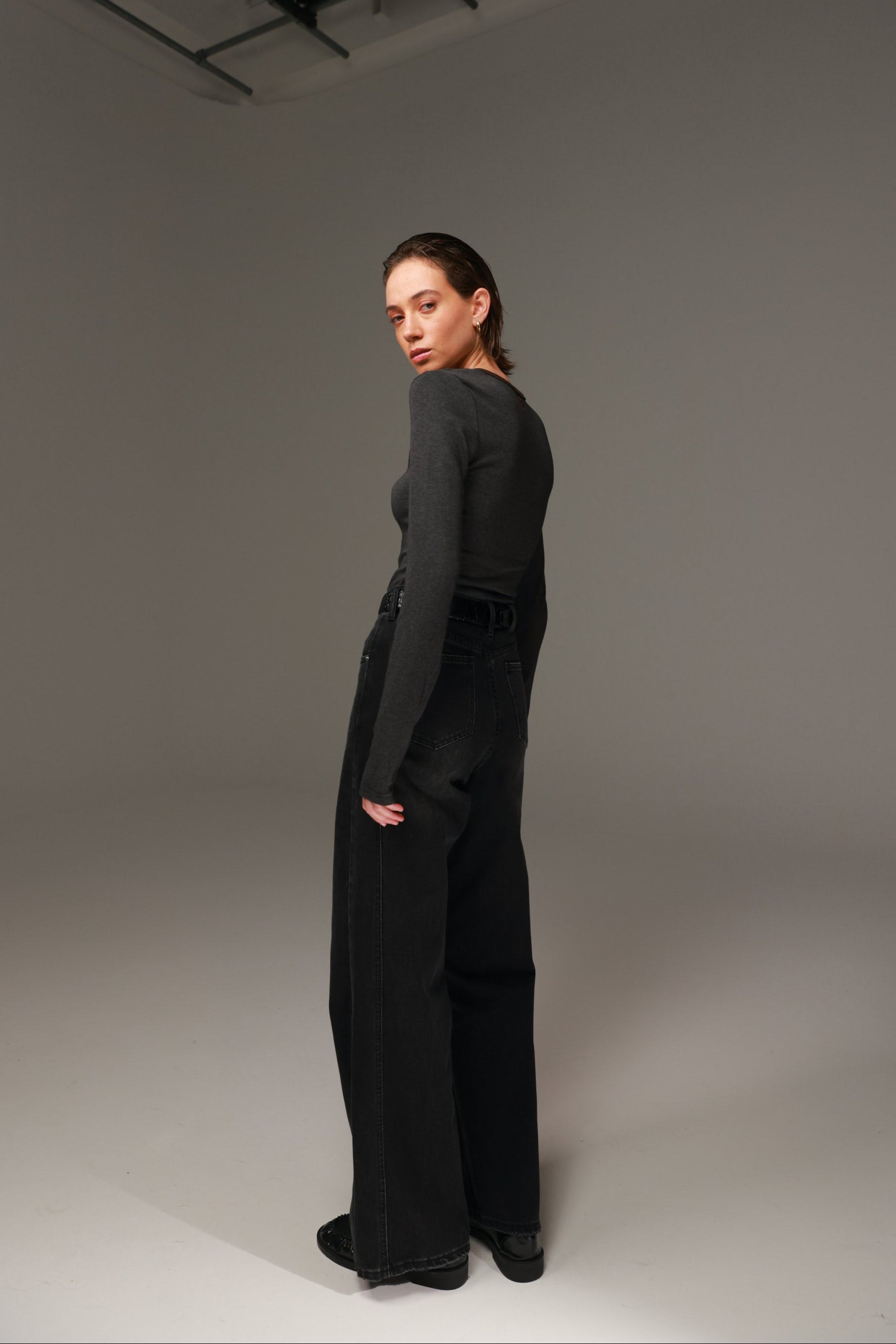 חולצת מלורי אפור כהה