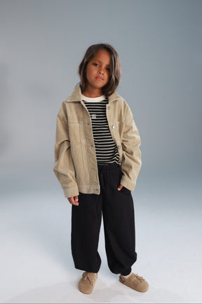 מכנסי ג'ין שחורים