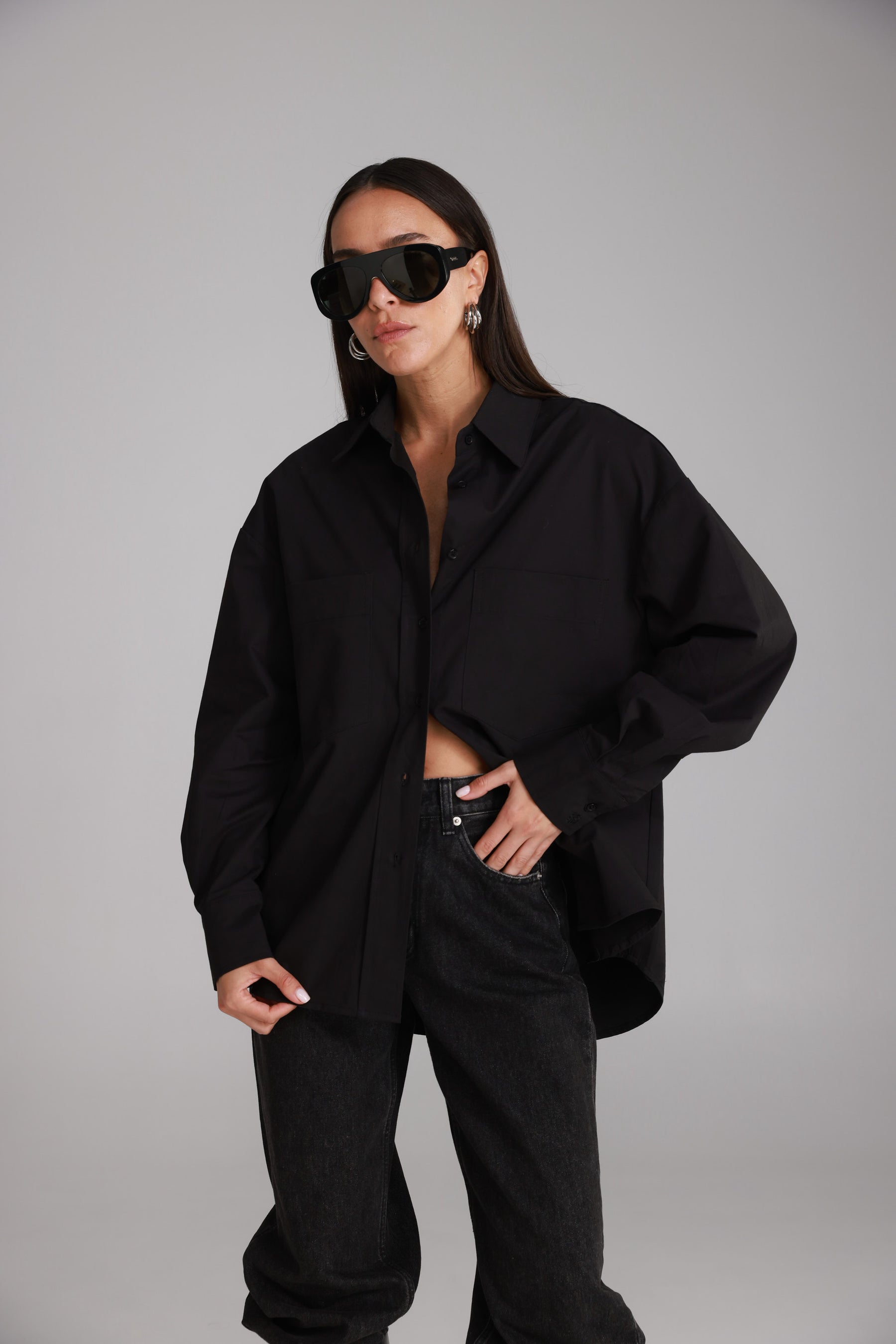 חולצת ניקולאס מכופתרת שחורה