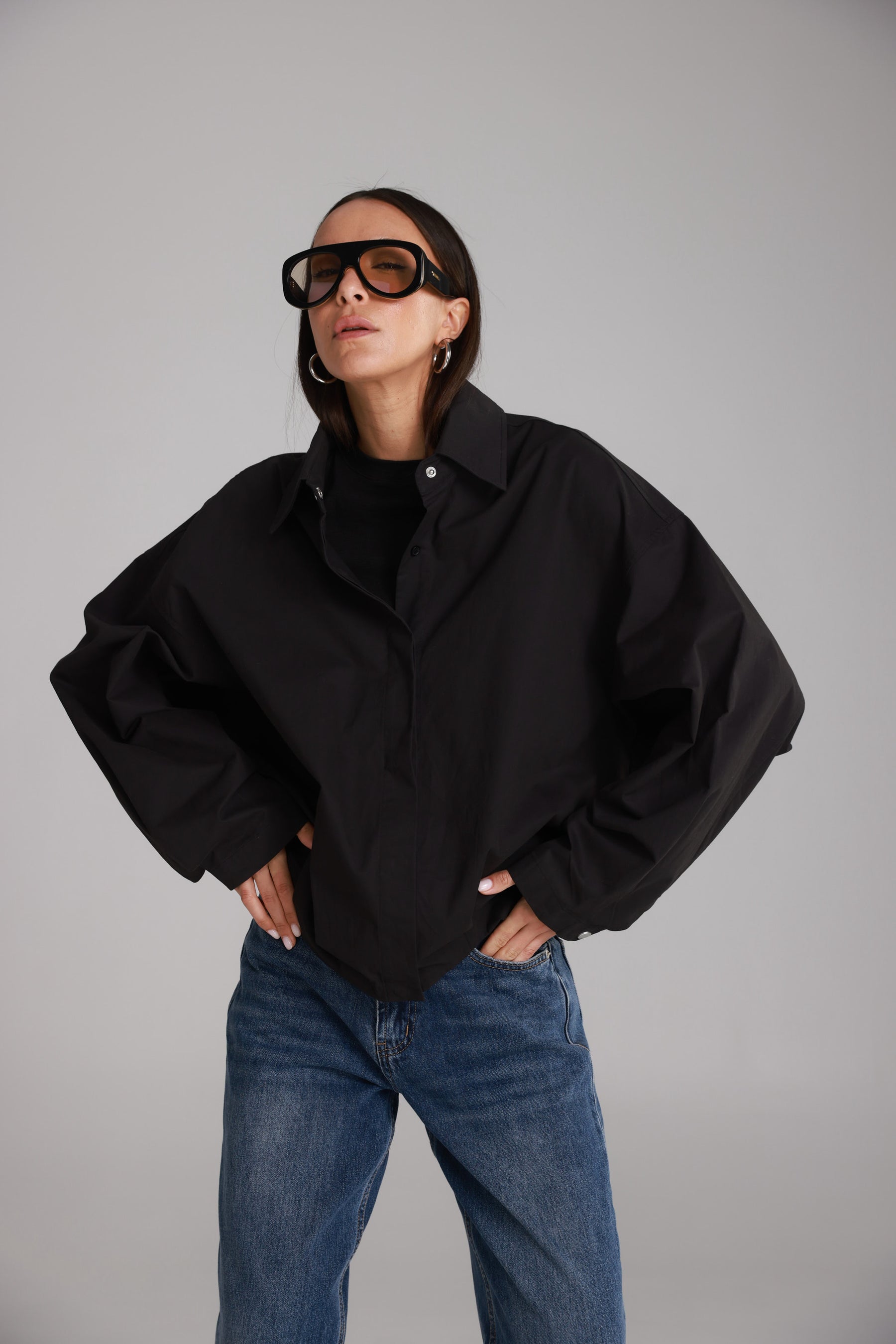 חולצת ארי מכופתרת שחורה