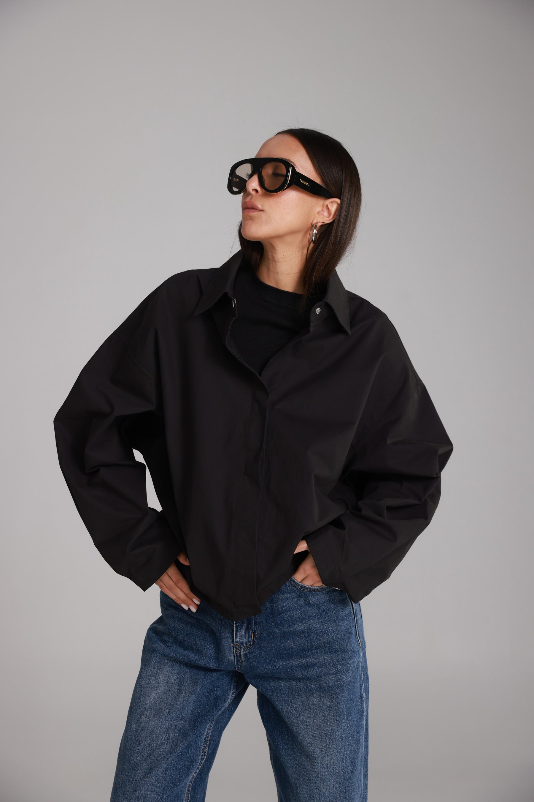 חולצת ארי מכופתרת שחורה