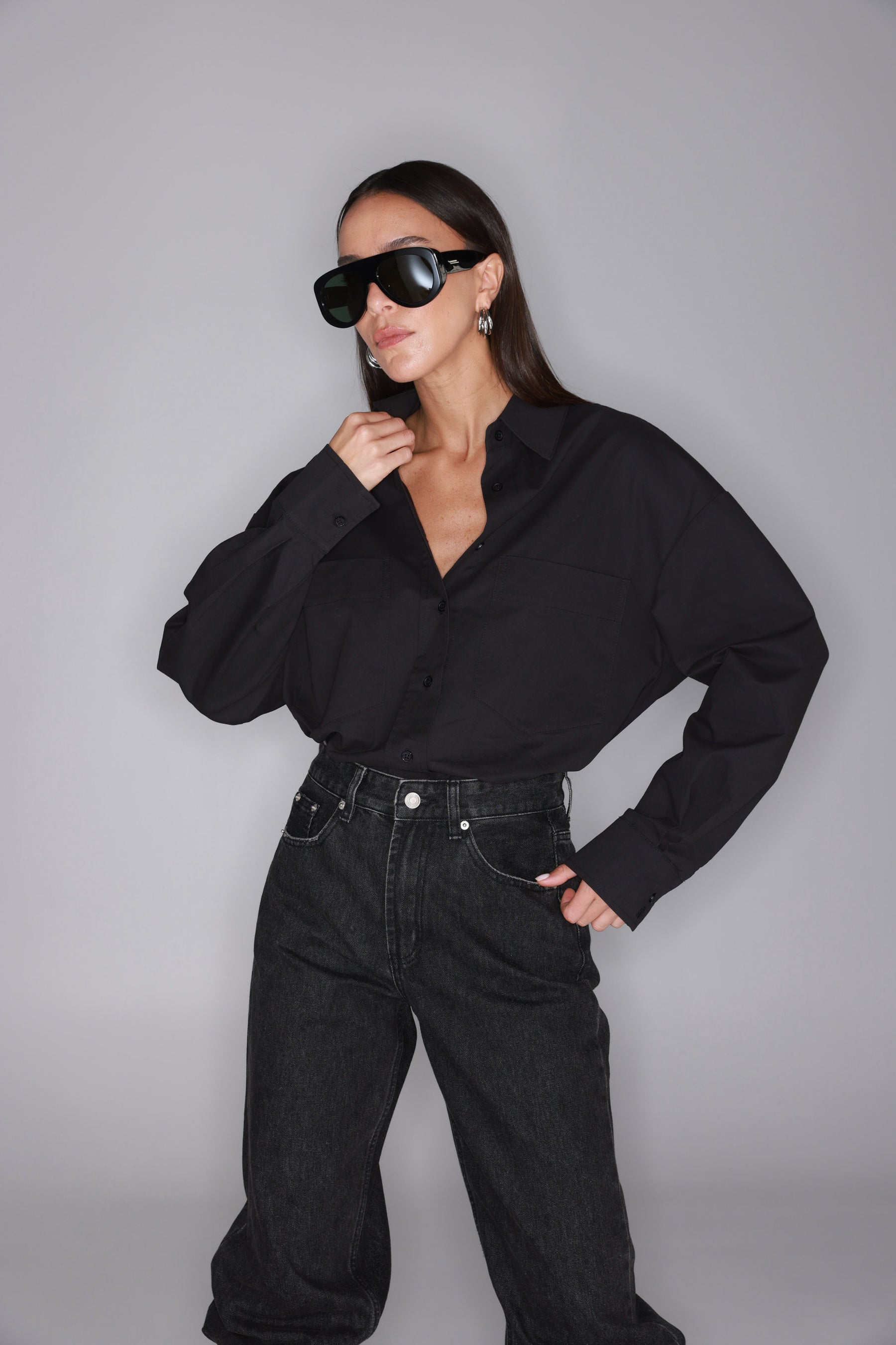 חולצת ניקולאס מכופתרת שחורה