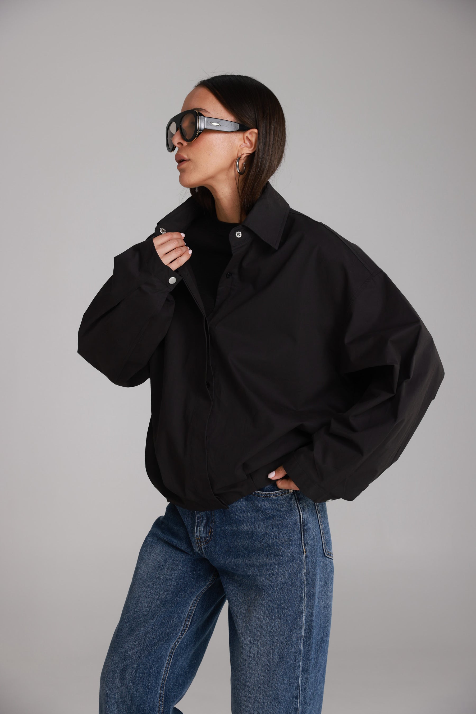 חולצת ארי מכופתרת שחורה