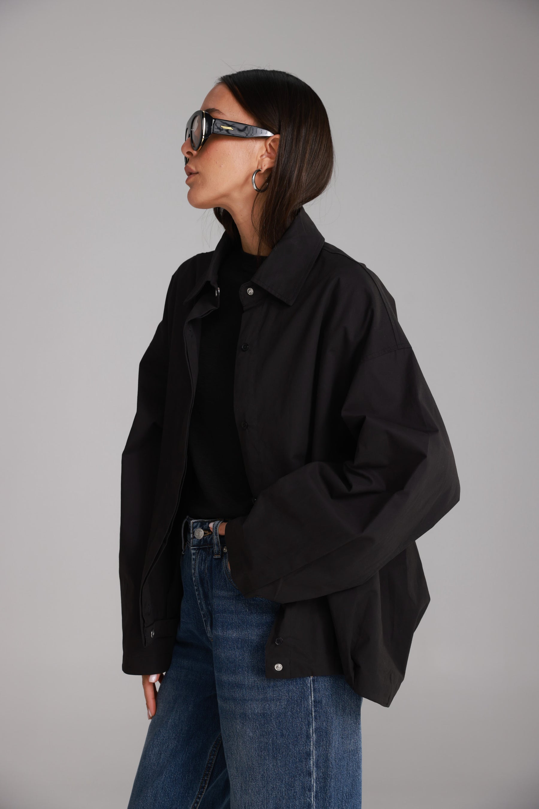 חולצת ארי מכופתרת שחורה