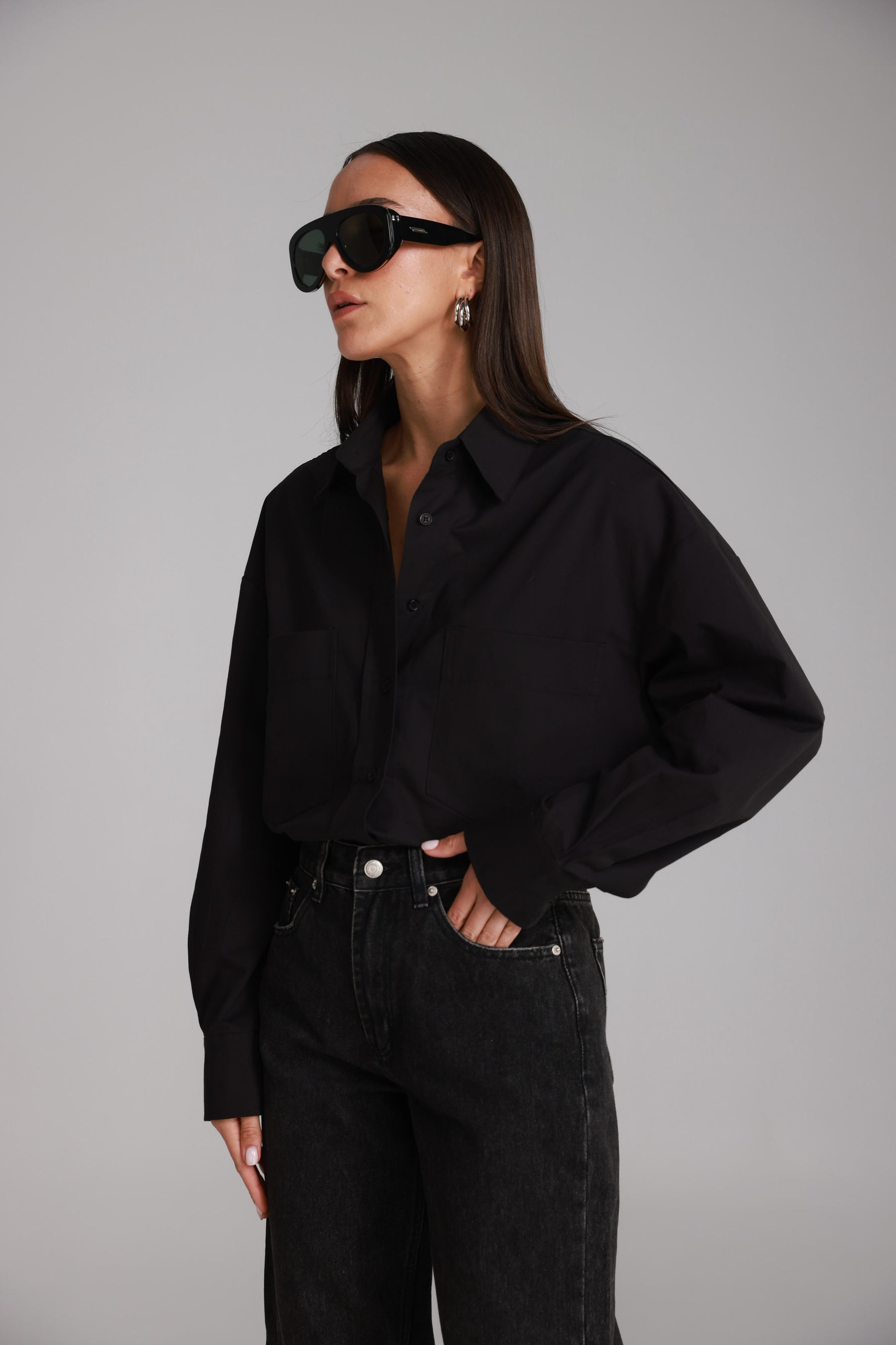 חולצת ניקולאס מכופתרת שחורה