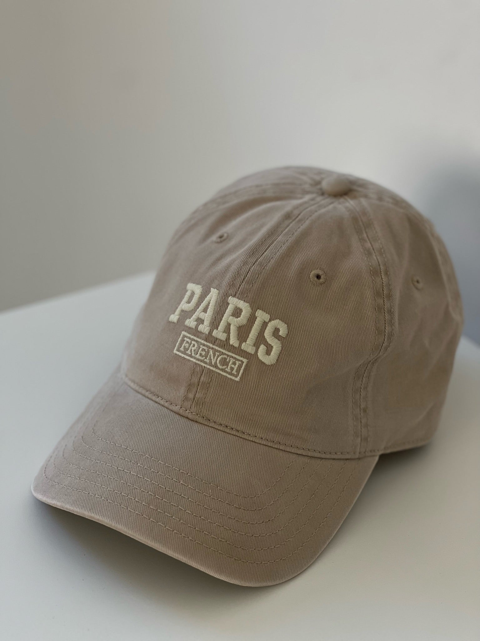 כובע פריז בז'
