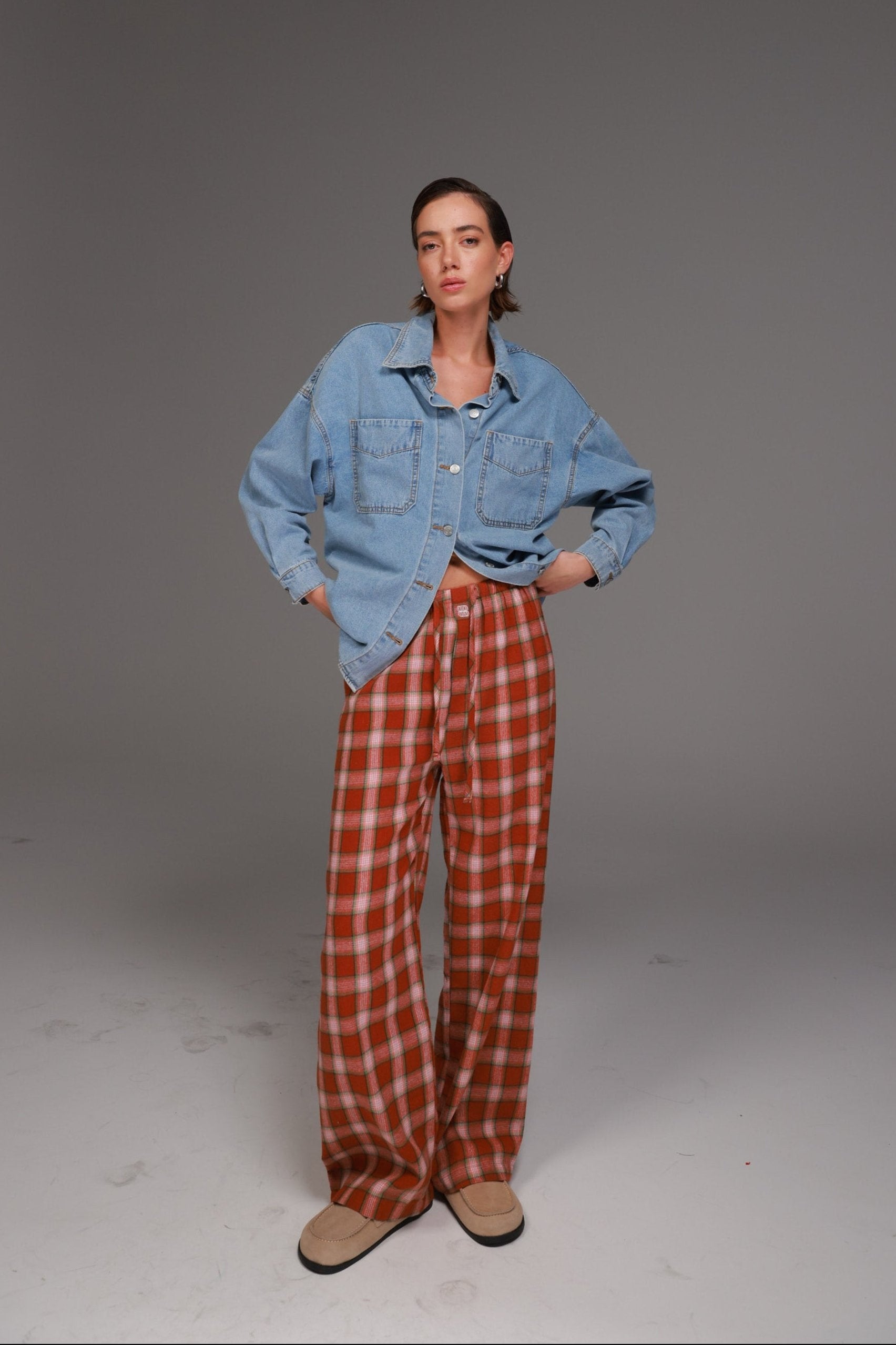 מכנסי תומאס אדומים