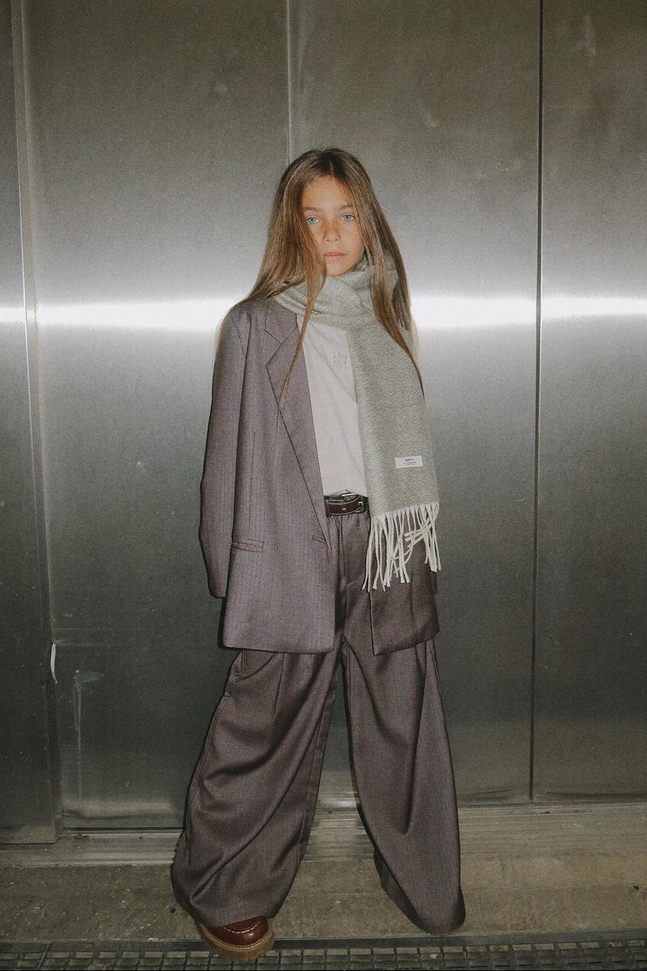 צעיף אניה אפור