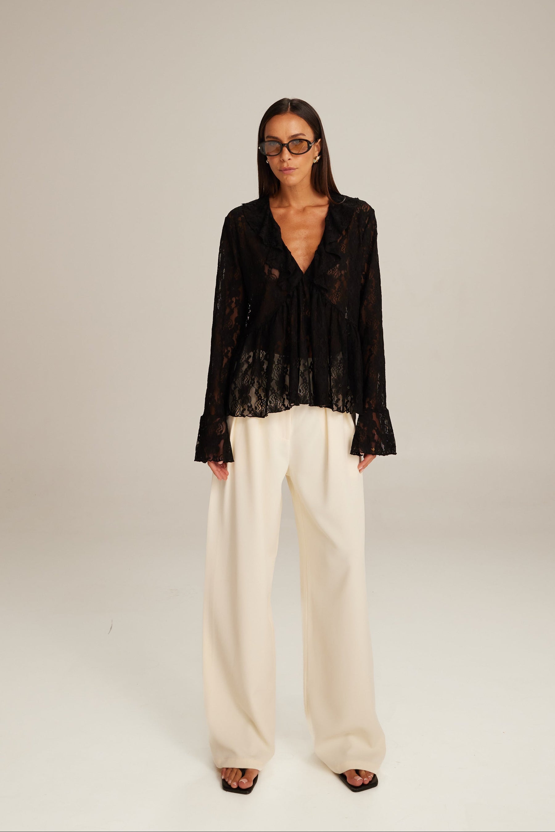 חולצת קלריסה שחורה