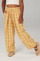 מכנסי פינאל צהובים